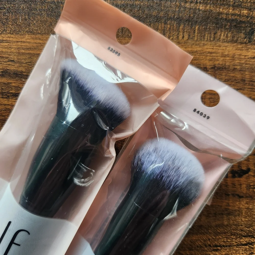 ELF Makeup Brushes (Set Of 2)